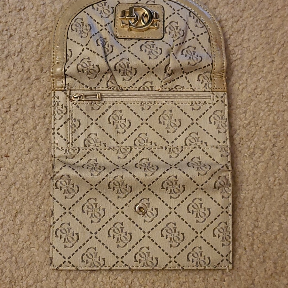 Guess Wallet - Picture 8 of 8